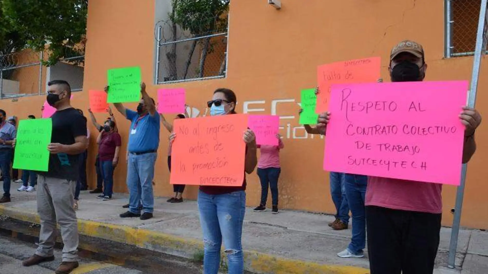 Manifestacion de maestros de sutcecytech (12)